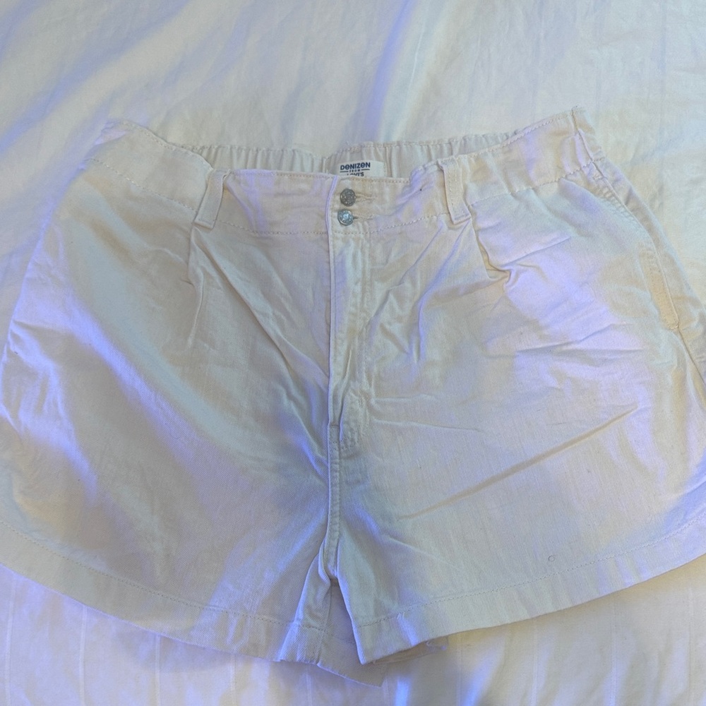 Levi's Women's Cream Shorts